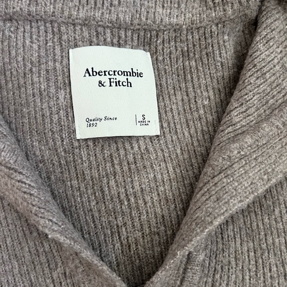 Abercrombie V Neck Sweater with collar - Picture 3 of 3